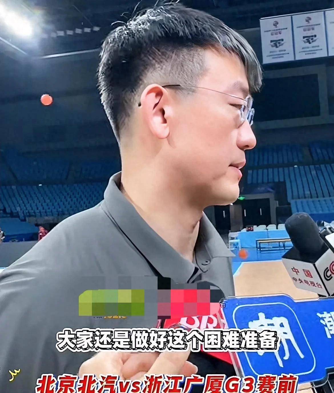清晨CBA季后赛传出新动向，北京国安单刀错失，管理层表态——媒体盛赞，轮换策略成焦点的简单介绍